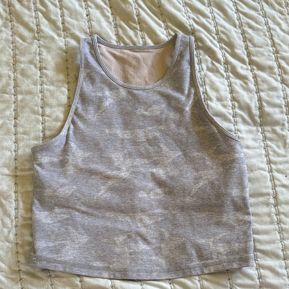 Vuori Elevation Plyo Tank in Heather Camo size M